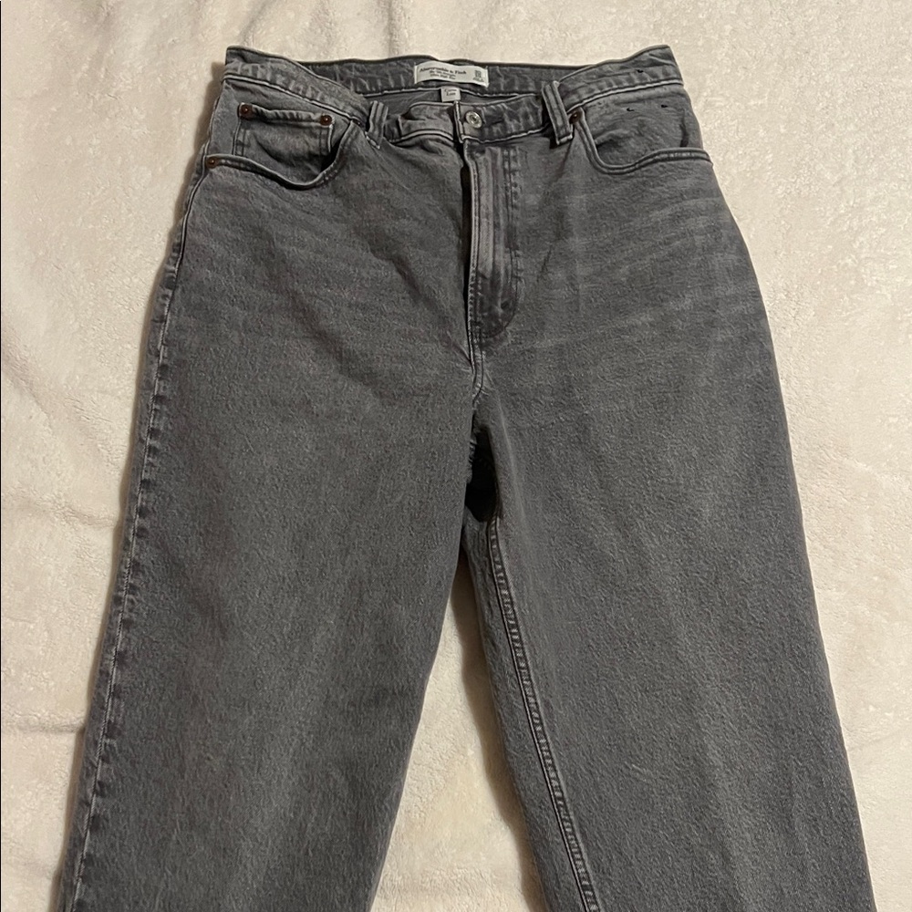 Abercrombie & Fitch Gray curve love 90’s ultra high rise straight jeans